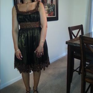 Adrianna Papell Evening Cocktail Dress in gold and black